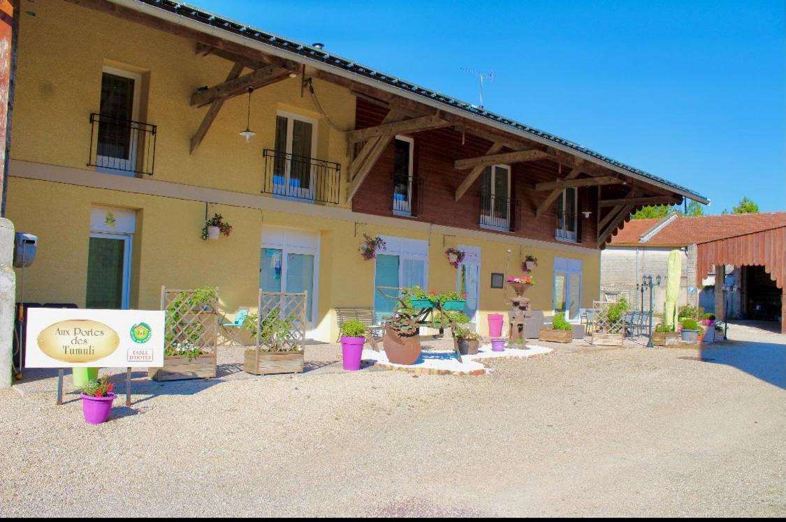 Aux Portes des Tumuli Bussy-le-Château Exterior foto