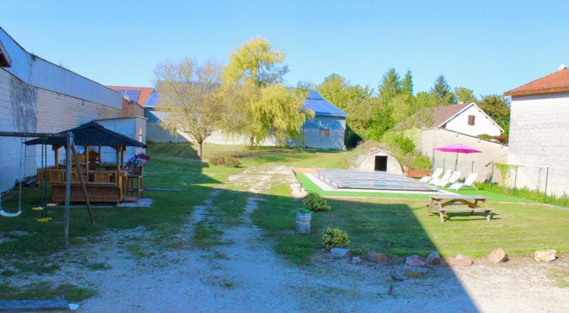 Aux Portes des Tumuli Bussy-le-Château Exterior foto